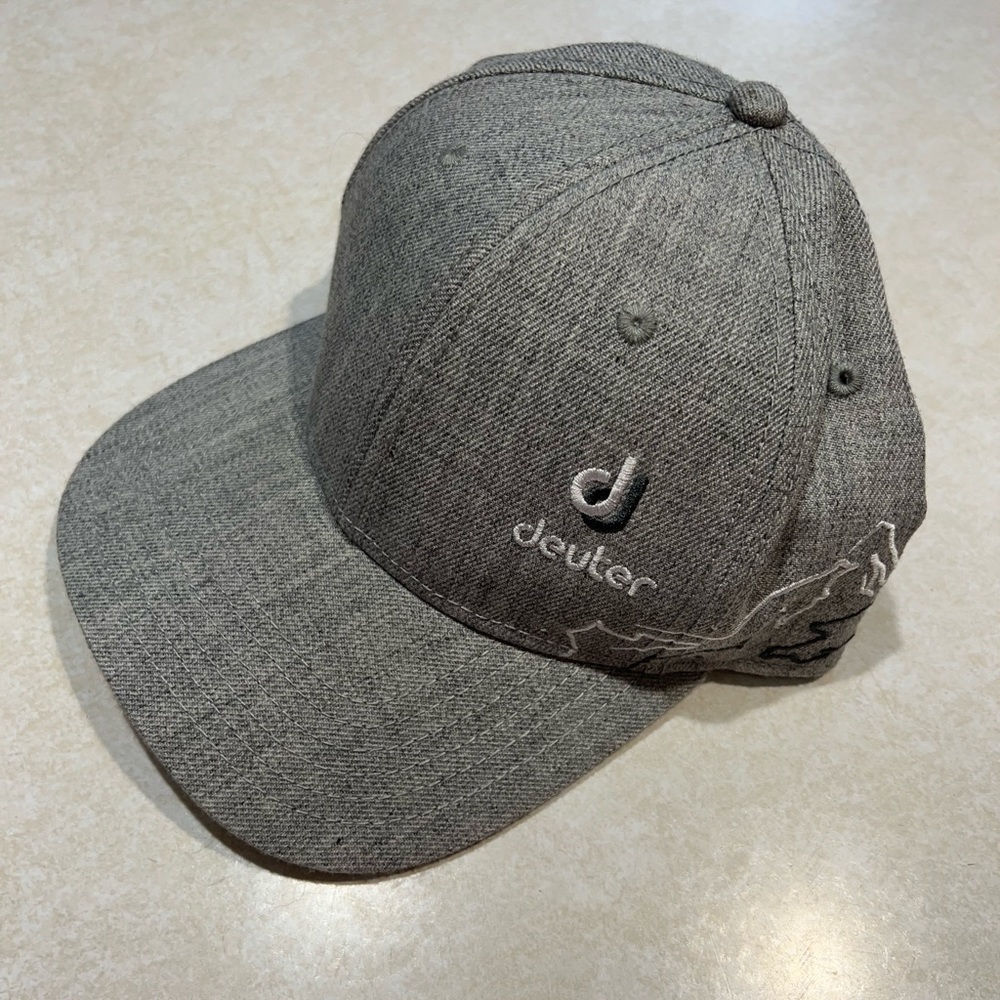 DEUTER NWOT LOGO SNAPBACK HAT!